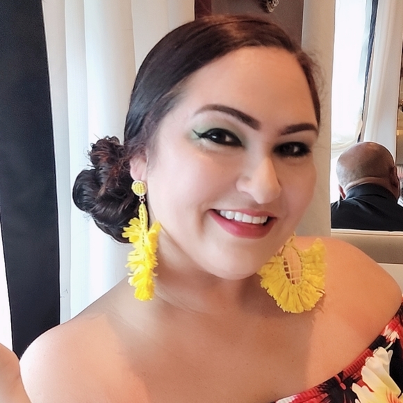 Meet your Posher, Dani - Picture 1 of 1